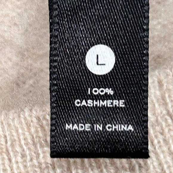 AQUA
CASHMERE Neutral Checkered Crew Neck Sweater - Picture 8 of 9